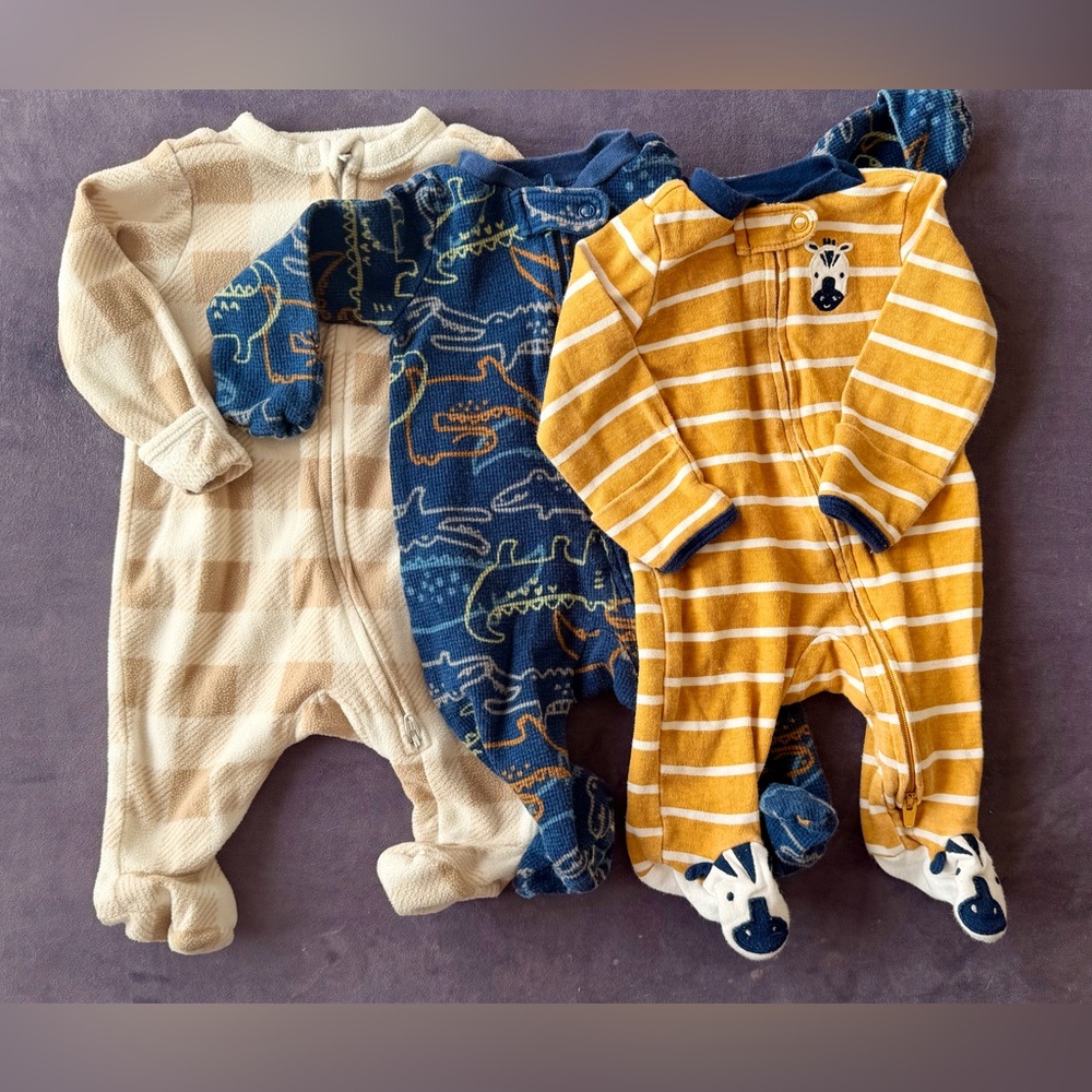 3 Carter’s Sleepers▪️Size Newborn